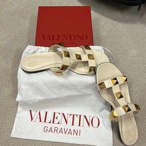 Worn twice! Comes with dust bag and box